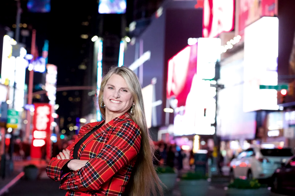 Successful woman entrepreneur Bonnie Comley posing at Broadway road, NYC. (5 Women Entrepreneurs Making an Impact - Guidant Blog.)